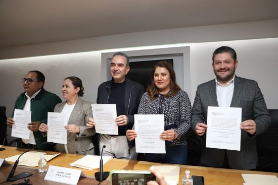 5 diputados dejan el PRI