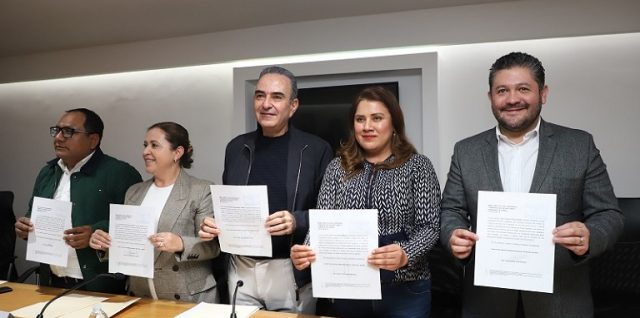 5 diputados dejan el PRI