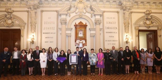 AYUNTAMIENTO DE PUEBLA RECONOCE CON PREMIO NATALIA SERDAN A OLIMPIA CORAL