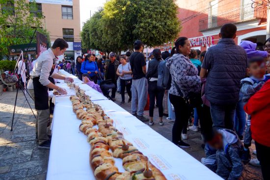 Texmelucan hace historia con la instalación de su primer Rosca de Reyes Monumental en el zócalo 2 IMG 20260106 WA0267