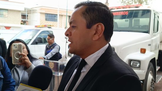 Juan Manuel Alonso, alcalde de San Martín Texmelucan, durante la entrevista con medios de comunicación.