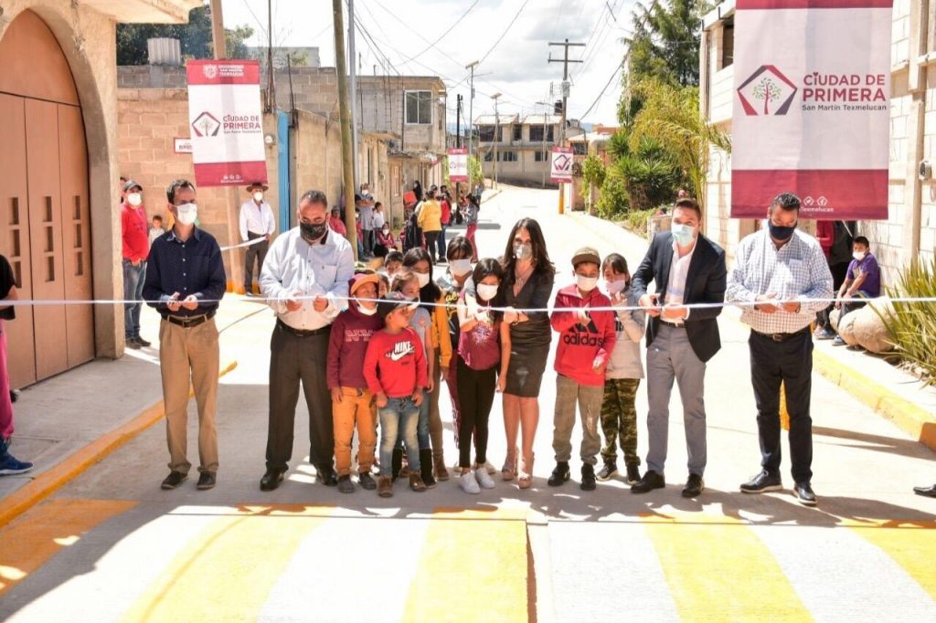 NORMA LAYON ENTREGA DOS NUEVAS CALLES A FAMILIAS DE SAN RAFAEL TLANALAPAN1