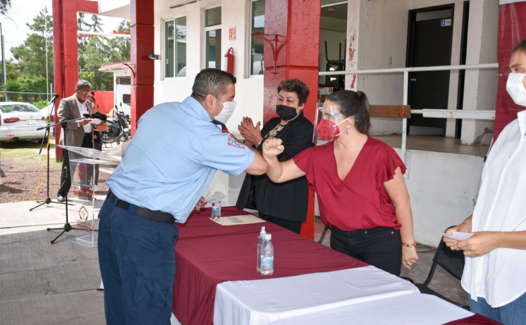 NORMA LAYON RECONOCE LA EXTRAORDINARIA LABOR DEL CUERPO DE BOMBEROS DE TEXMELUCAN1