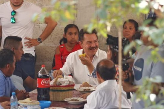Nacho Mier visita al municipio de Pahuatlán