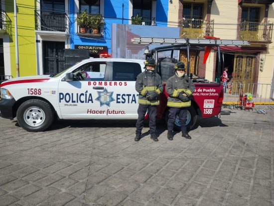 Personal de Bomberos y Protección Civil Estatales implementaron un operativo en los carnavales en Puebla