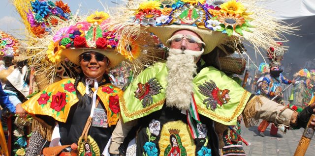 carnavaleros participantes del carnaval de huejotzingo 2025
