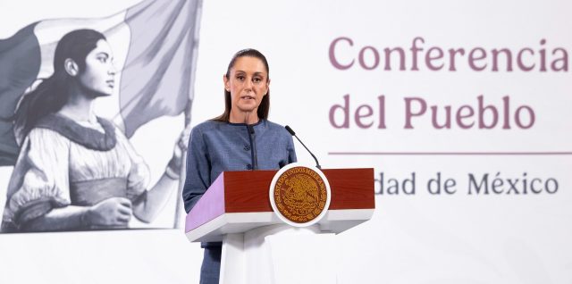 claudia sheinmaum conferencia del pueblo estrado presidenta de mexico