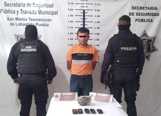 Policía Municipal de Texmelucan detuvo a masculino por robo a establecimiento de celulares 1 detenido robo celulares texmelucan