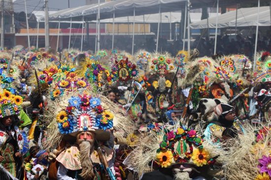 Carnaval de Huejotzingo 2026: Motor de derrama económica para el sector hotelero de Texmelucan 2 TRADICIÓN QUE GENERA VALOR: Con el anuncio de la edición 159 del Carnaval de Huejotzingo y los festejos locales en juntas auxiliares como San Lucas Atoyatenco, se espera una importante derrama económica para el pequeño comercio. Las tradiciones de la región no solo preservan la historia, sino que impulsan el desarrollo de las familias texmeluquenses. (Foto: Cortesía ProyectoCINCO)