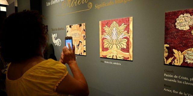 falso prohibir celulares en museos