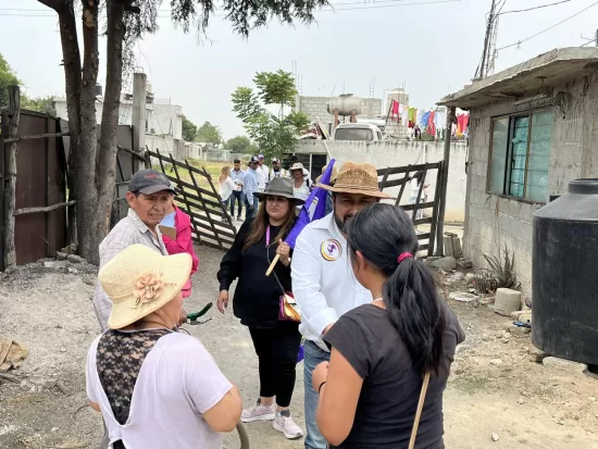 Filemón Ramírez, candidato independiente, conocido como El Gallo, recorre las once comunidades y la cabecera municipal de San Martín Texmelucan