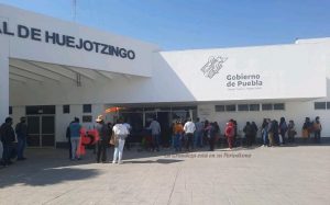 Ingresan al Hospital General de Huejotzingo a mujer agredida por perros pitbull en Chiautzingo 1 hospital huejotzingo fila
