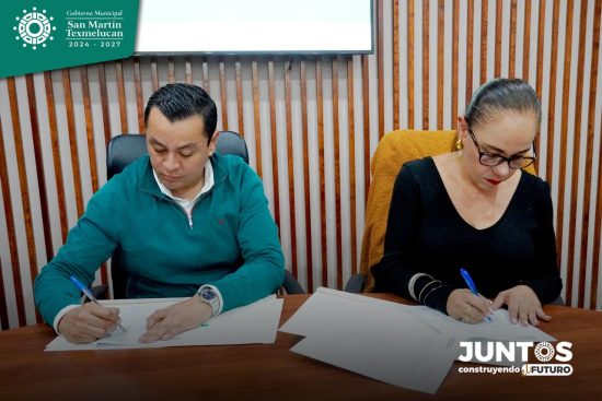 juan manuel alonso preisdente municipal texmelucan firma de convenio