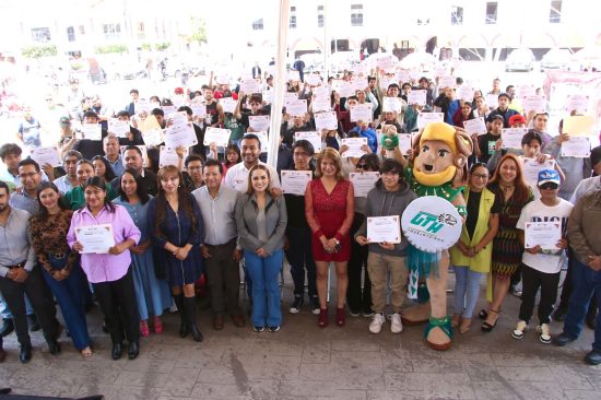 mira toxqui rectora uth becas estudiantes huejotzingo