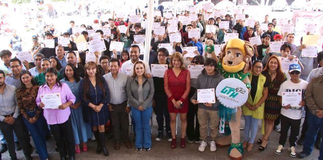 mira toxqui rectora uth becas estudiantes huejotzingo