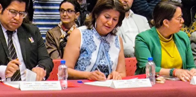 mirna toxqui firma convencio universidades puebla huejotzingo