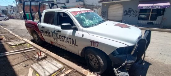 Patrulla en la que viajaban los elementos que enfrentaron al grupo armado en calles de Xoxtla,