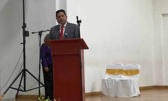 El regidor de Gobernación Ramón Pérez dirigió unas palabras inspiradoras a los estudiantes recién graduados