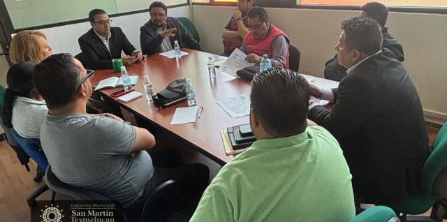 reunion antorchistas con secretario ayuntamiento san martin texmelucan regidor ramon perez