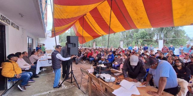 reunion campesinos atoyatenco donacion juan manuel alonso