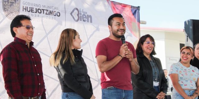roberto solis pintando escuelas huejotzingo