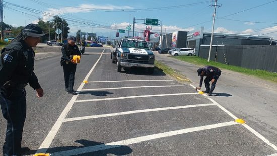 senalamientos y bollas en el acceso Texmelucan Tlaxcala