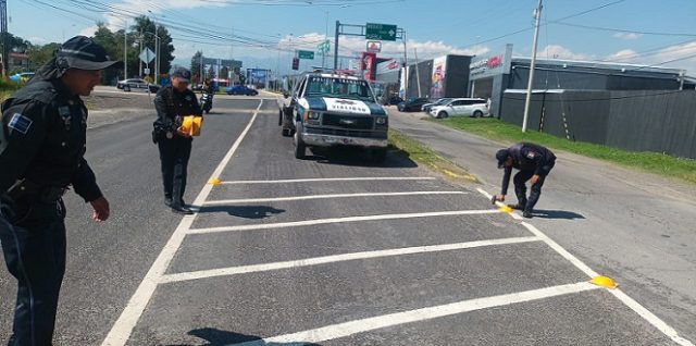 senalamientos y bollas en el acceso Texmelucan Tlaxcala