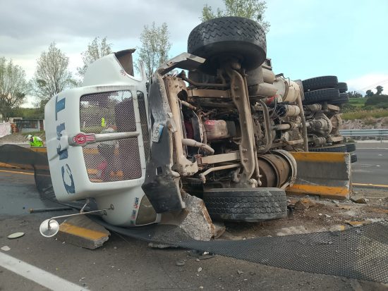 volcadura revolvedora autopista mexico puebla