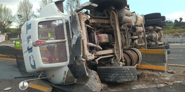 volcadura revolvedora autopista mexico puebla